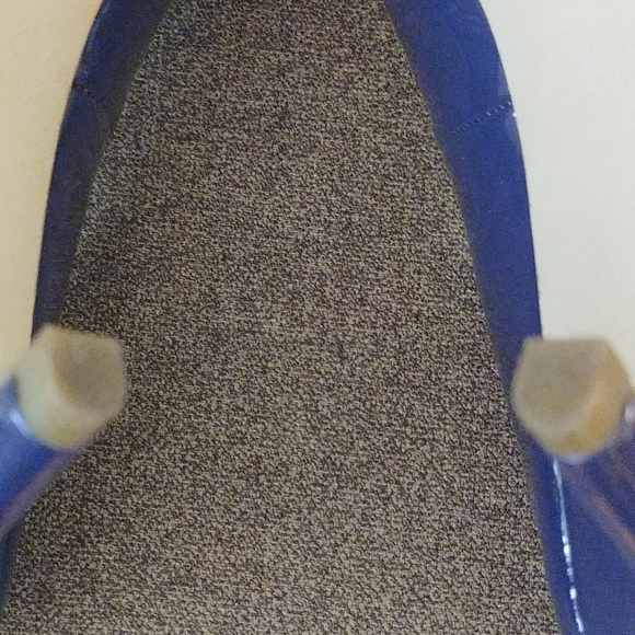 MADELINE, Size 8, Navy heels - Picture 9 of 12